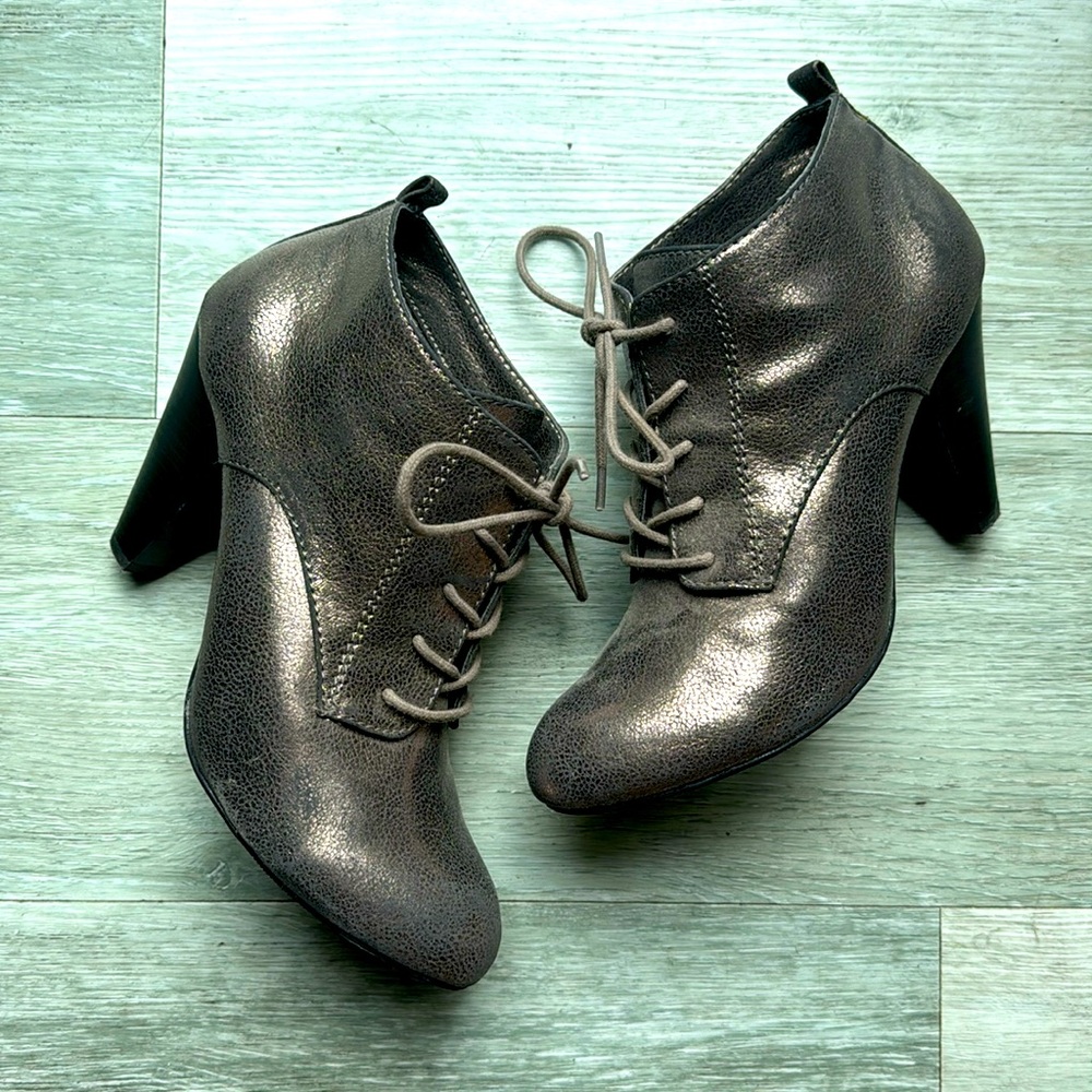 Forever 21 Metallic Lace Up Booties Size 10